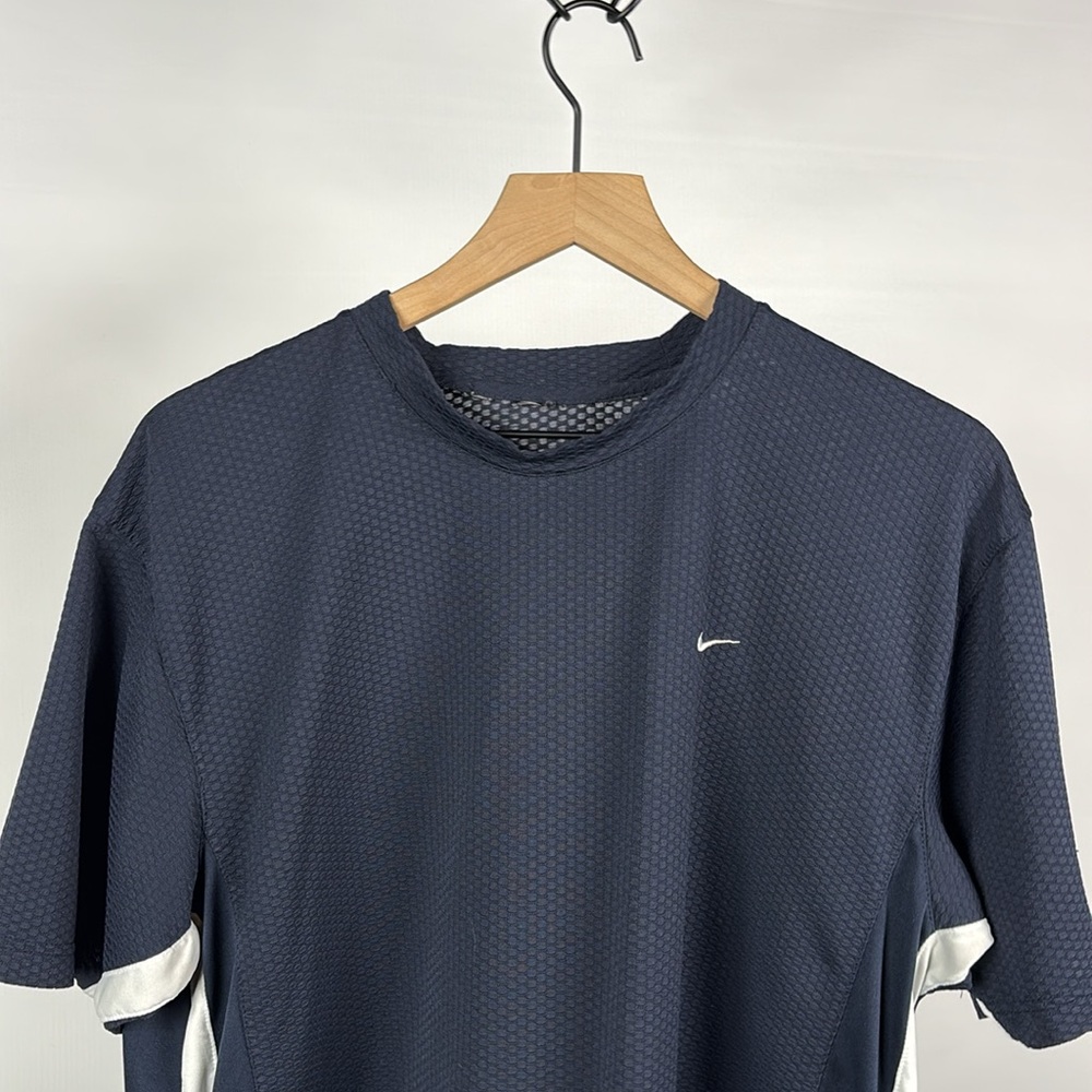 Nike Textured Dri-Fit Short Sleeve Performance Lightweight T-Shirt - XL